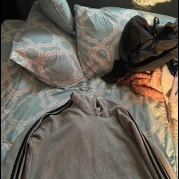 Jeans and hoodies! - Picture 3 of 10